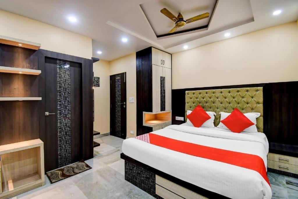 Dharmatala Inn Kolkata Exterior photo